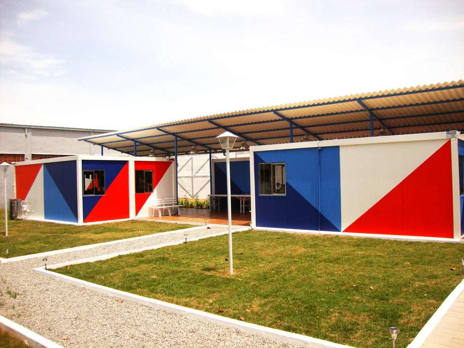 Escola construída com módulos habitacionais