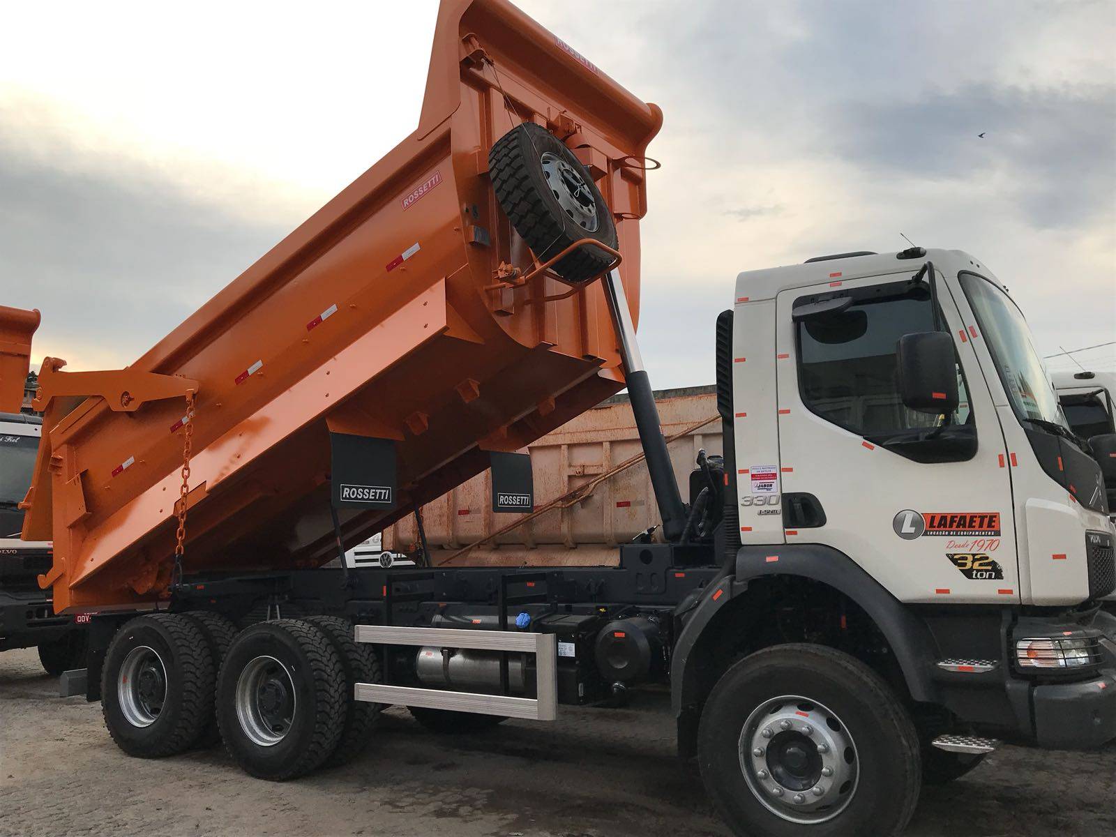 Caminhao Mercedes Benz Basculante Truck